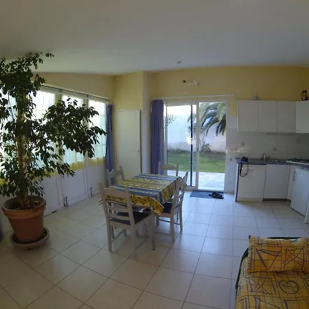 Meuble Pour 1,2,3,4 Pers Avec Piscine A Partager Ferienhaus