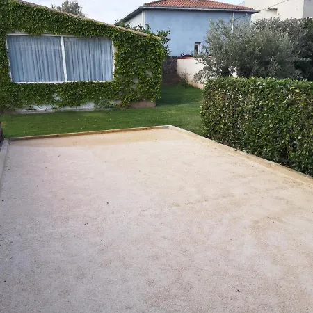 Meuble Pour 1,2,3,4 Pers Avec Piscine A Partager Holiday home *